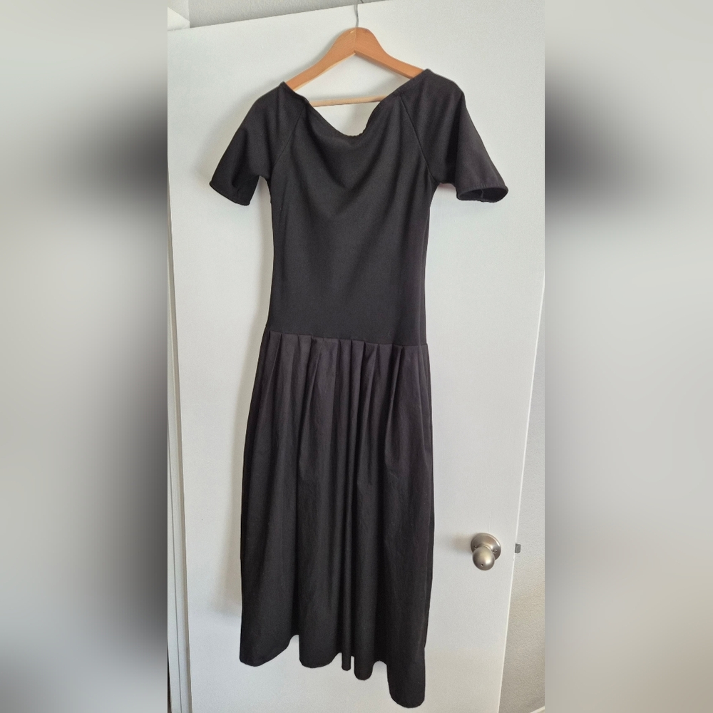 Chic Black Off-Shoulder Midi Dress - Picture 3 of 3